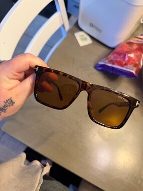 Tom Ford Tortoiseshell Frame Sunglasses with Brown Lenses women new